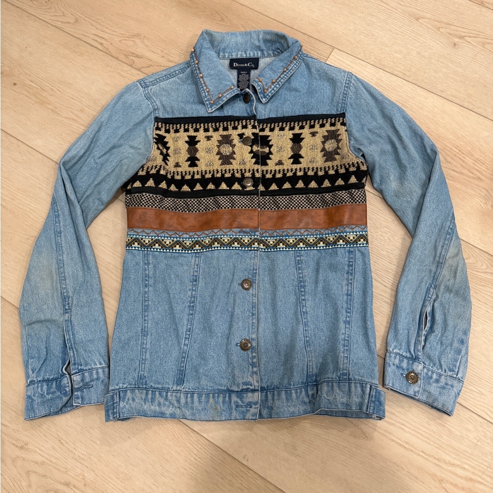 Vintage Women's Light Blue Jean Jacket with Pattern Accents